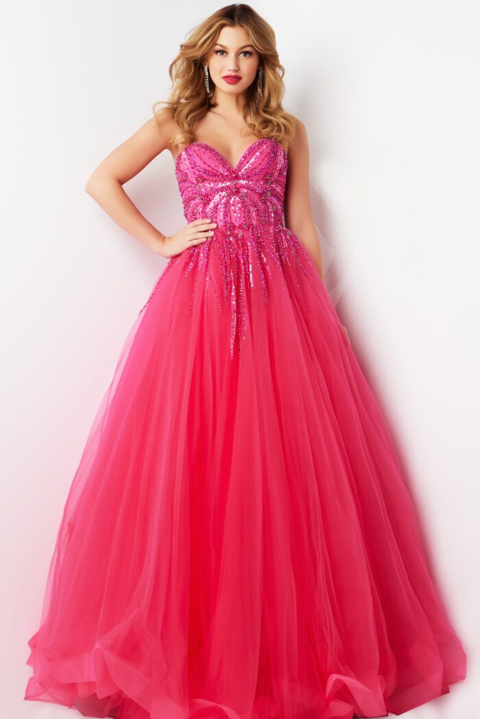 Model wearing Embellished Sweetheart Neckline Prom Ball Gown 07946