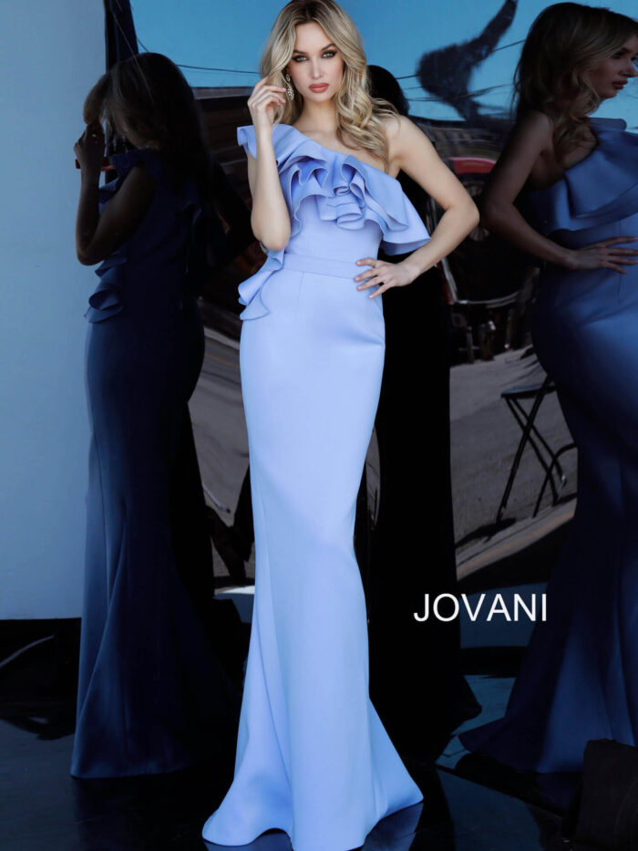 Model wearing Alejandra Espinoza in Jovani 1307