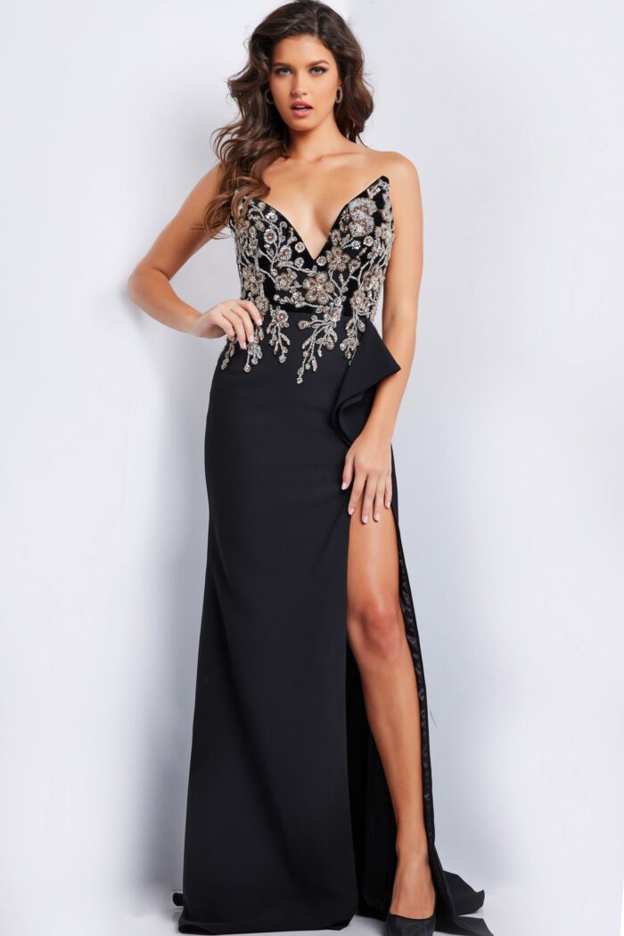 Model wearing Black Embellished Bodice Fitted Dress 23938