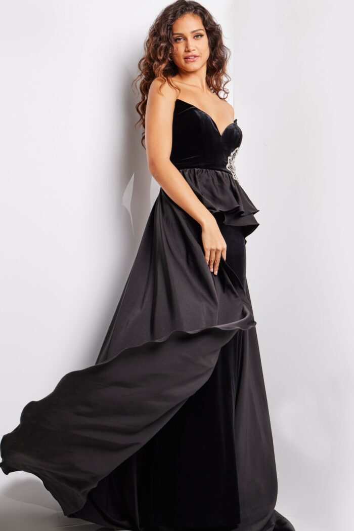 Model wearing Black Velvet Strapless V Neck Gown 24631