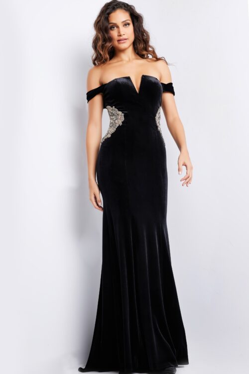 Model wearing Black Off the shoulder Velvet Dress 36733