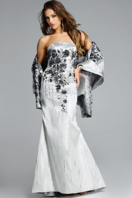 Model wearing Jovani dress 40166.