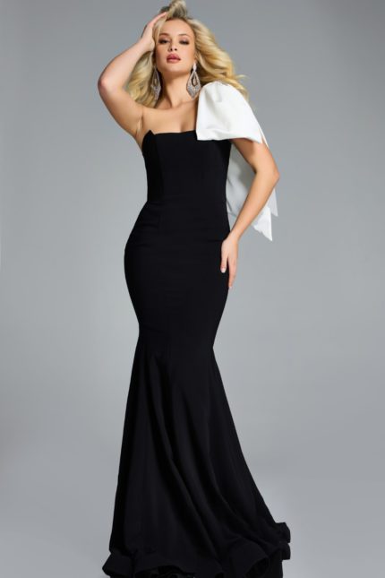 Model wearing Jovani dress 41132.