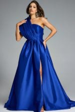 Model wearing Jovani dress 43277.