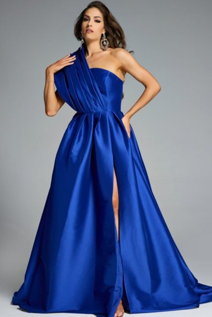 Model wearing Jovani dress 43277.