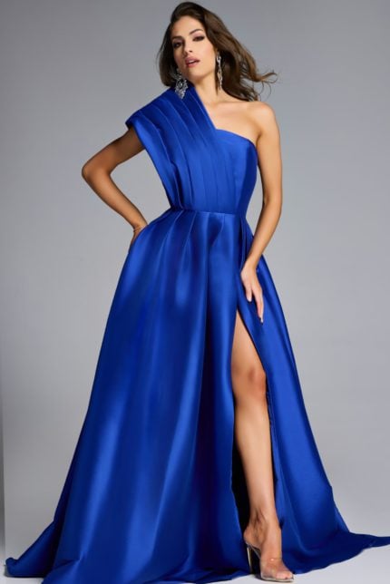 Model wearing Jovani dress 43277.