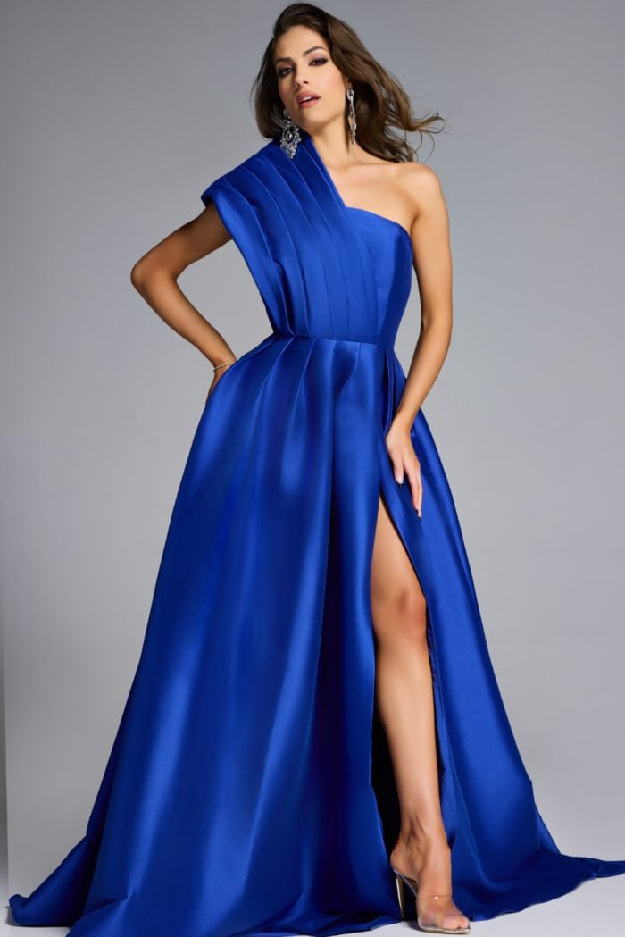 Model wearing Jovani dress 43277.