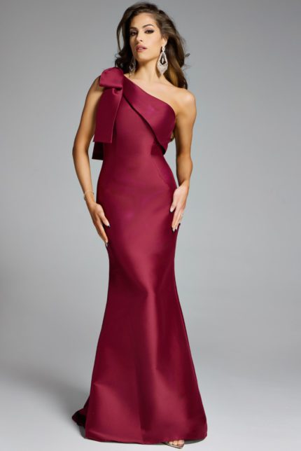 Model wearing Jovani dress 43361.