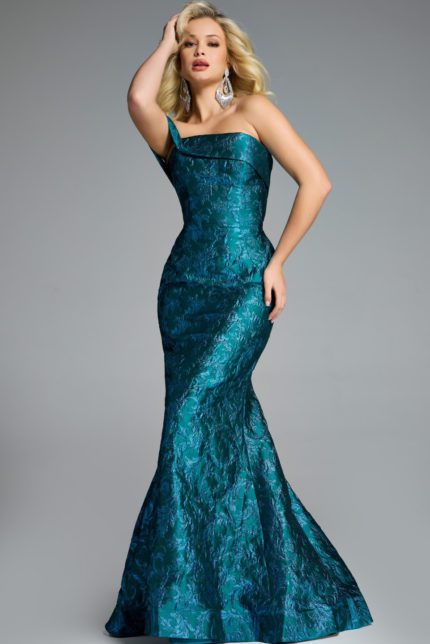 Model wearing Jovani dress 43978.