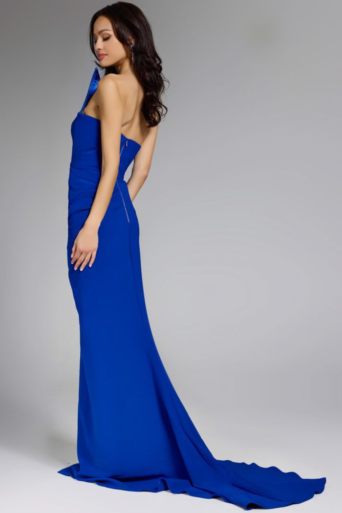 Model wearing Jovani dress 44001.