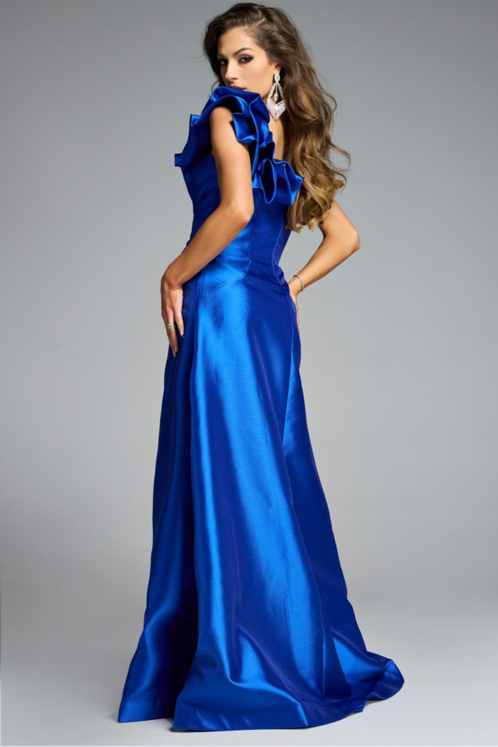 Model wearing Jovani dress 44345.