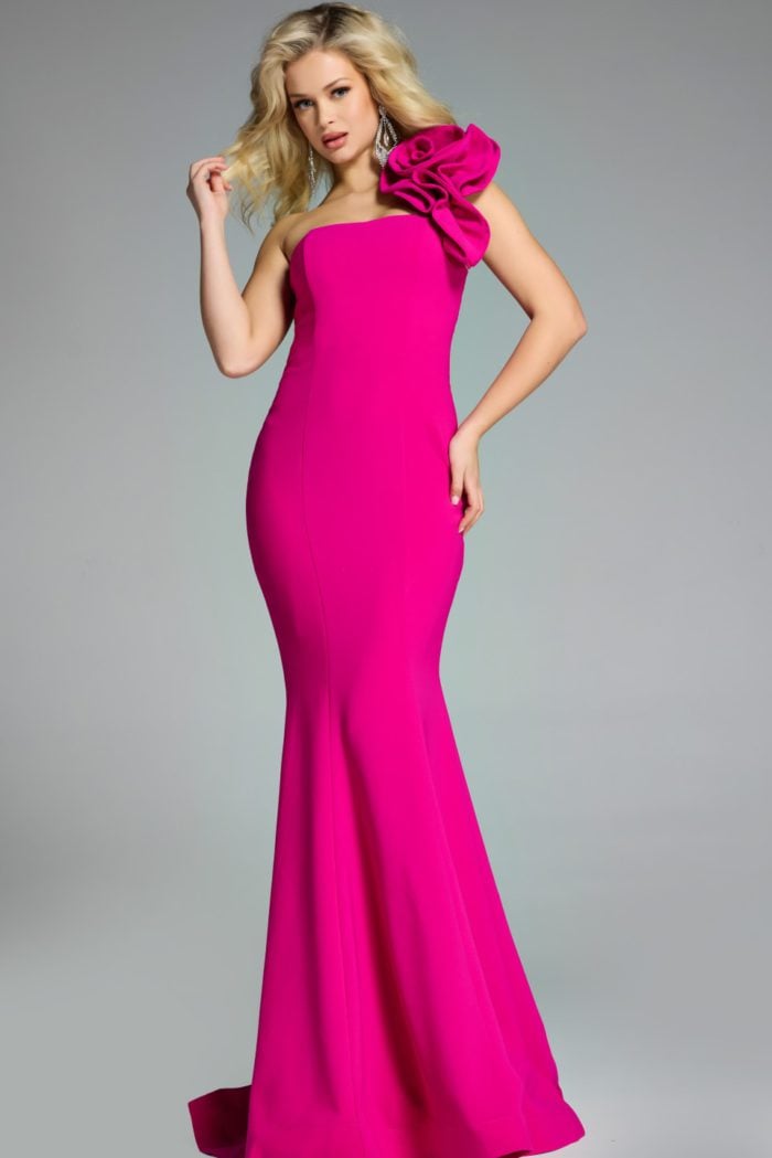 Model wearing Jovani dress 44711.