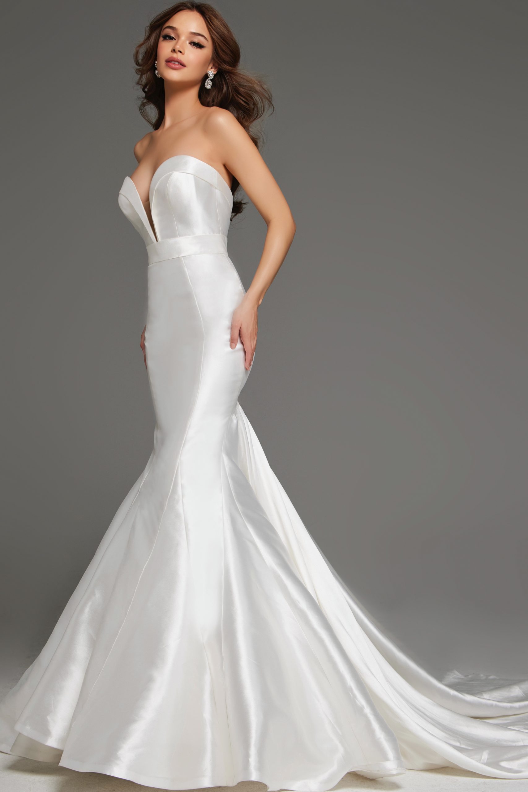 Strapless mermaid bridal gown with sweetheart neckline