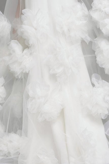 zoom image of the wedding dress with 3D flowers JB03910