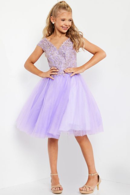 model wearing K04711 at the back view with lilac dress